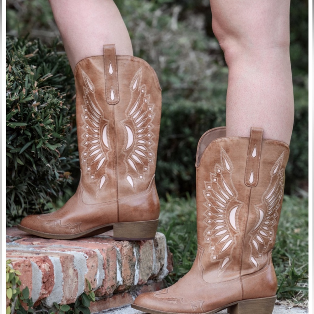 ARULA boots